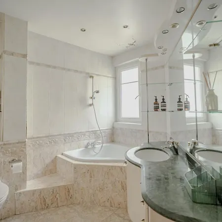 3 Bedrooms With Lift Near Eiffel Tower Paris15 Apartment *